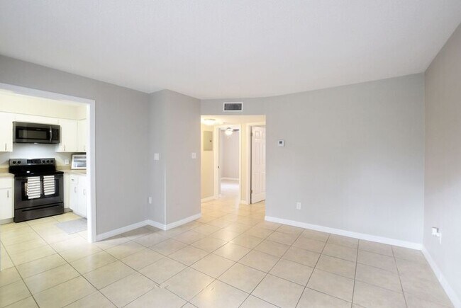 Building Photo - 900 E Airport Blvd