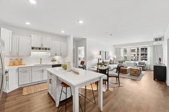 Building Photo - 610 West