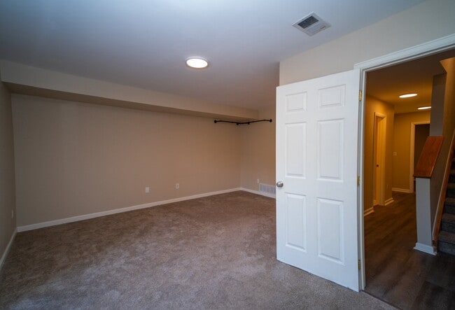 Building Photo - 2829 Springdale Ln
