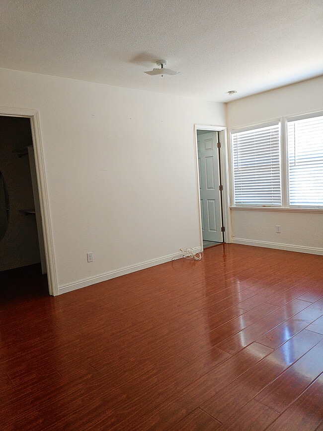 Foto del edificio - 16047 Meadowside St