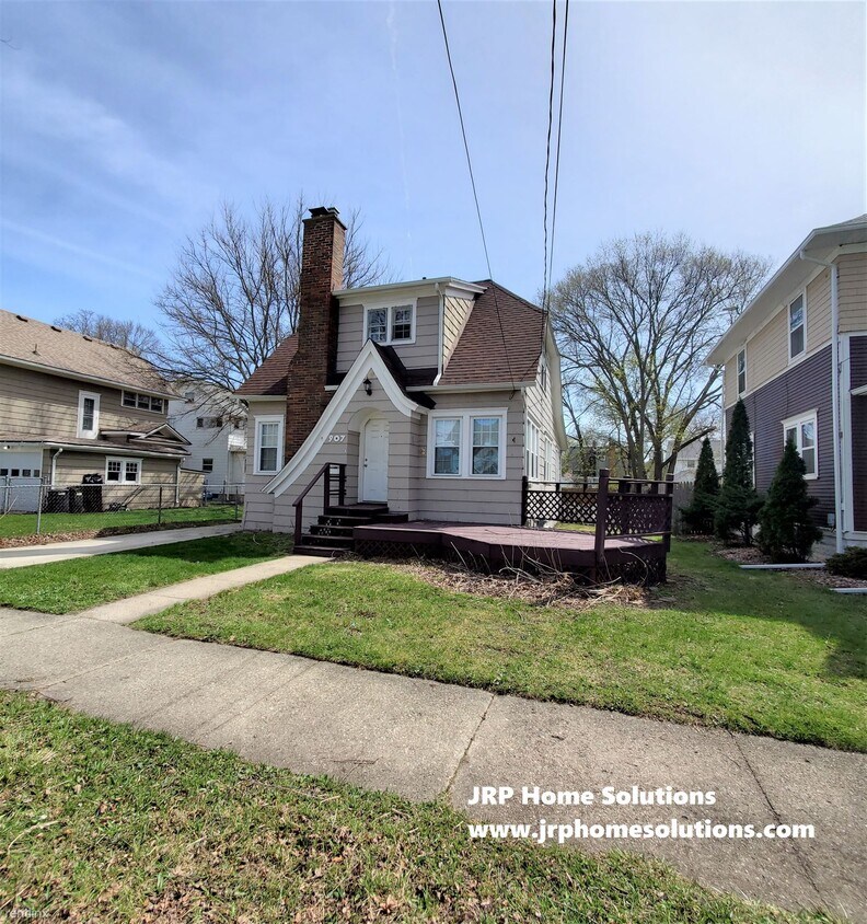 3 br, 1.5 bath House 907 S Grinnell St House Rental in Jackson, MI