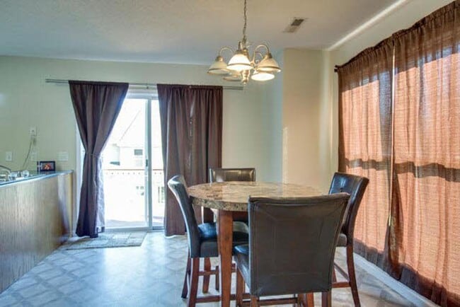 Building Photo - Townhouse in the City of Harrisonburg