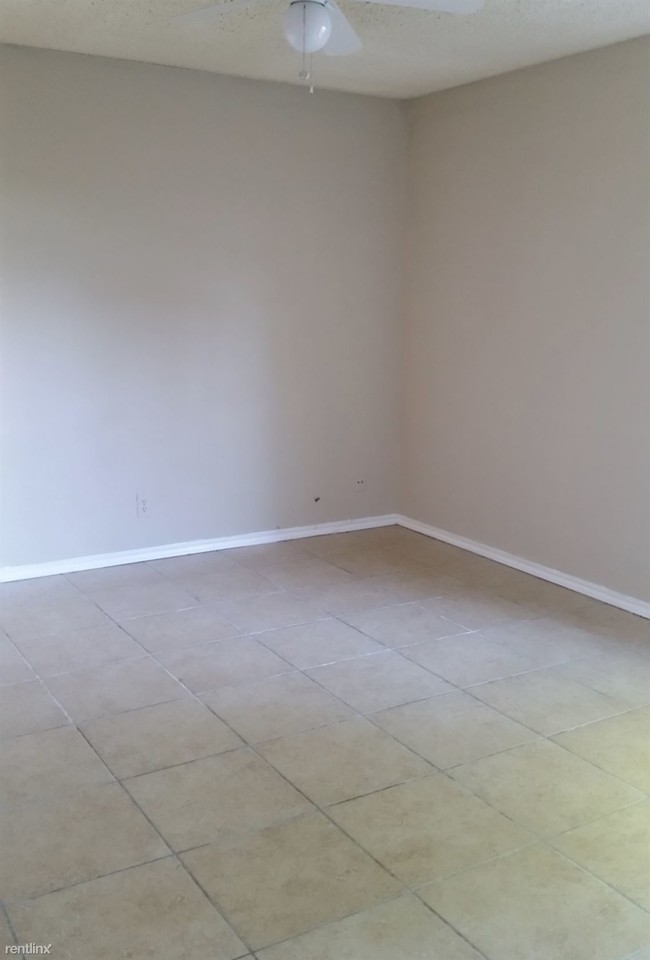 Building Photo - 10531 Starcrest Dr