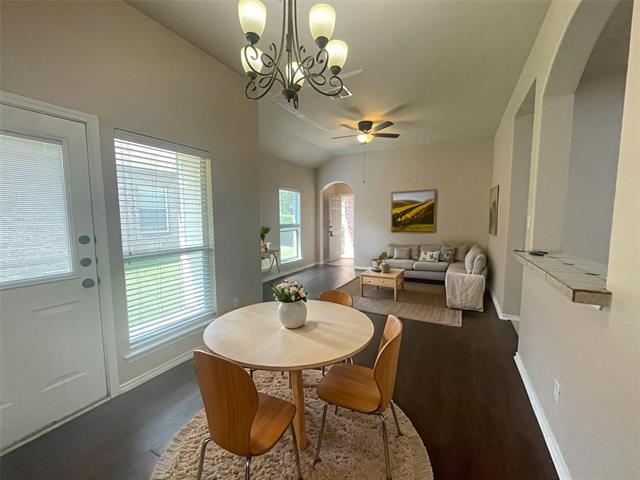 Foto del edificio - 2412 Ravenwood Ct