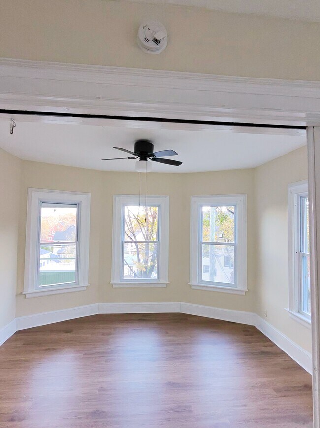 Foto del edificio - 142 Hillside Ave