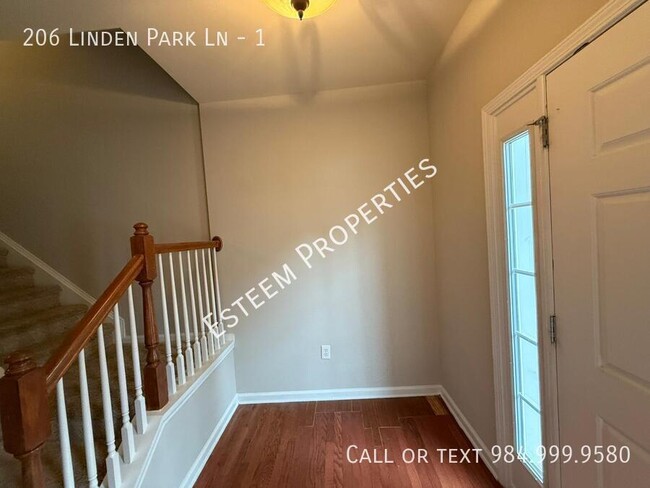 Foto del edificio - 206 Linden Park Ln