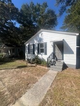 Building Photo - 2728 W Surrey Dr
