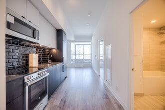 Building Photo - 285 Dufferin St