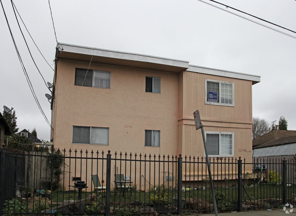 Building Photo - 3246 E 27th St