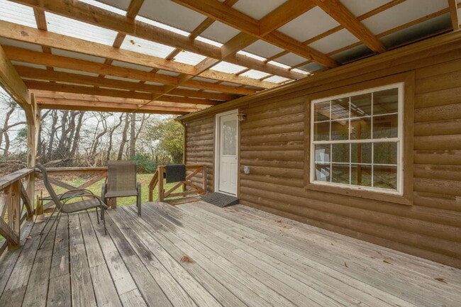 Building Photo - 704 King Rd