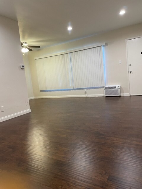 Building Photo - 3935 Vineland Ave