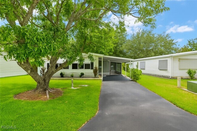 Foto del edificio - 865 Cape Haze Ln