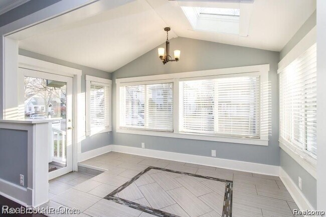 Foto del edificio - 1183 Bird Ave