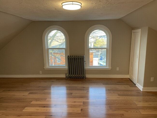 Building Photo - 24 Crown St