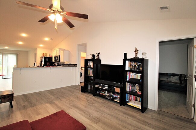 Foto del edificio - 445 Conifer St