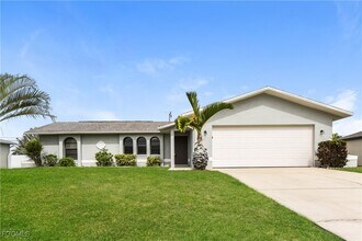 Building Photo - 3304 SW 11th Ct