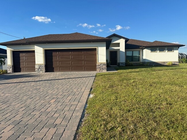 4 Bedroom 2 Bathroom 3 Car Garage- NW Cape... - 4 Bedroom 2 Bathroom 3 Car Garage- NW Cape... House