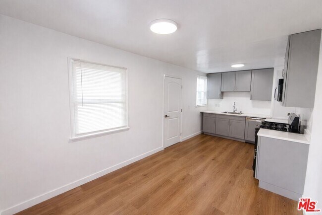 Foto del edificio - 9132 Crenshaw Blvd