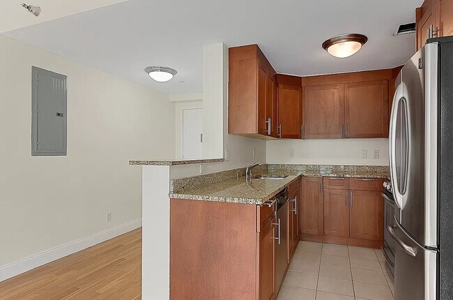 Building Photo - Comfortable Living in a Desirable Area