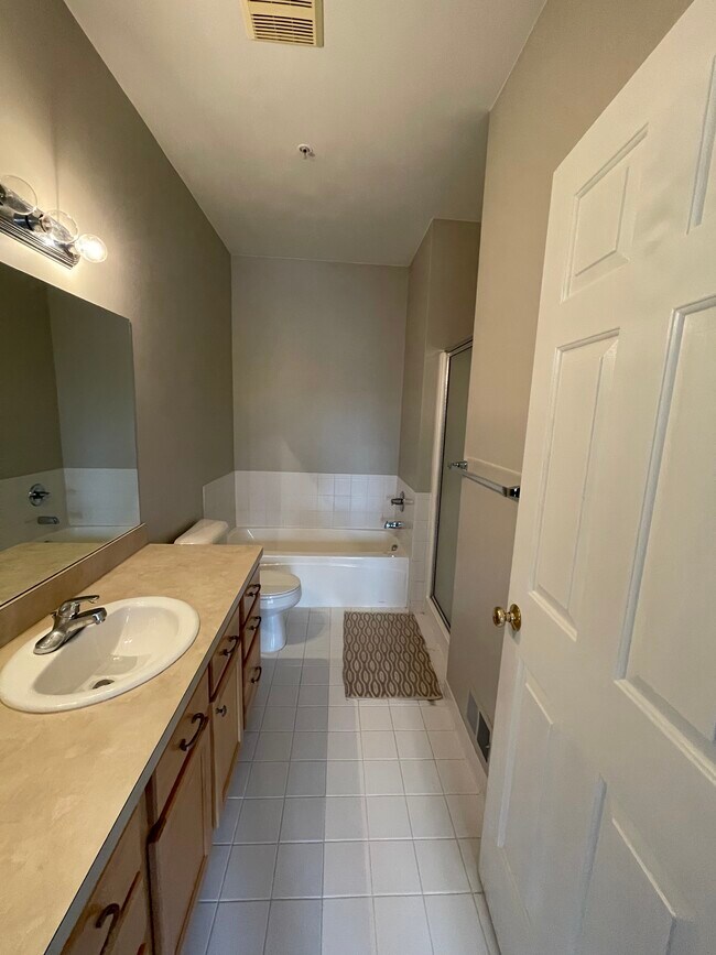 Master bath - 41580 Hamlet Ln