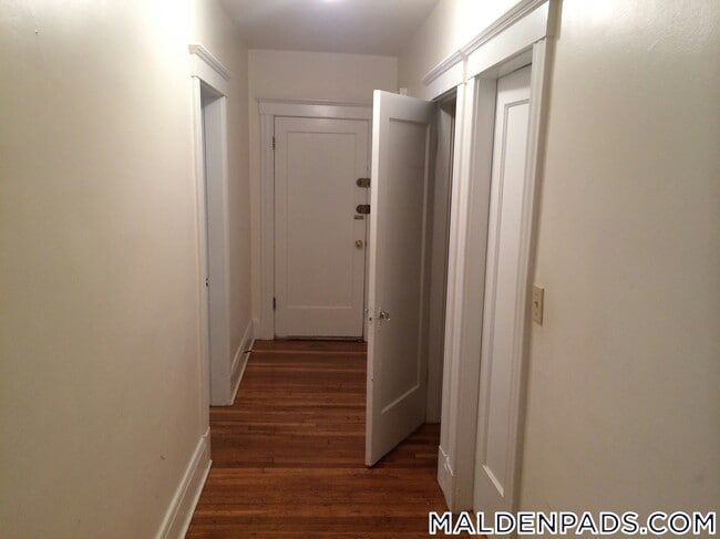 Building Photo - 349 Pleasant St