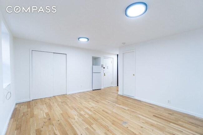 Foto del edificio - 320 W 20th St