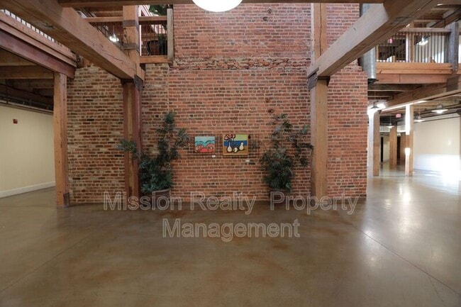 Building Photo - 815 Porter St