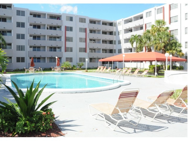 Bienvenido a casa a Suncoast Place Apartments - Suncoast Place Apartments