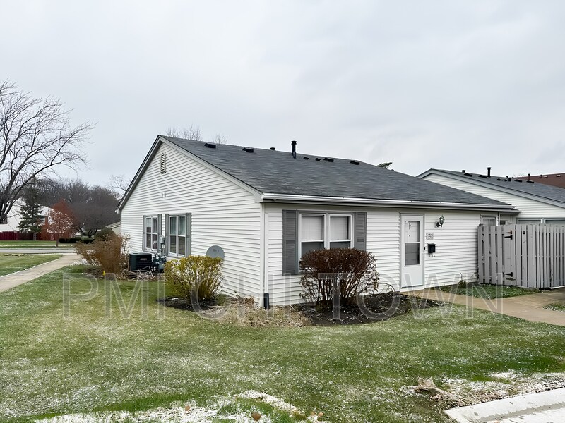 1708 Queensbury Cir, Hoffman Estates, IL 60169 House Rental in