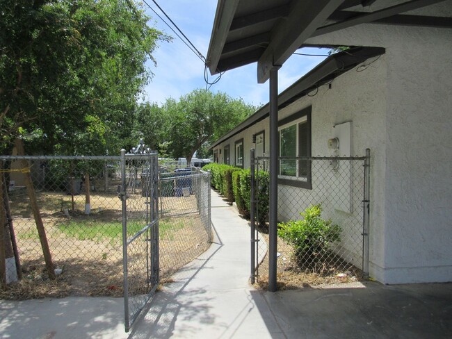 Foto del edificio - West Lancaster Duplex