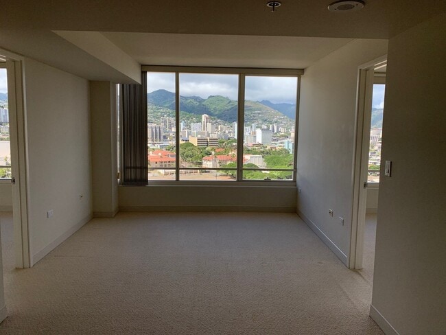 Building Photo - 1009 Kapiolani Blvd