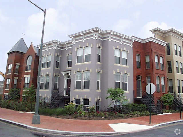 Building - Townhomes on Capitol Hill CO-OP