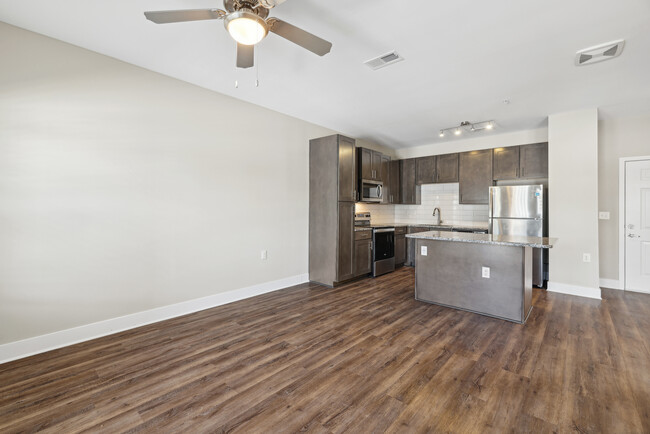 Living Room/Kitchen - Vintage Northcreek