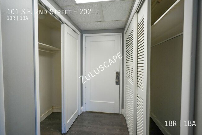 Foto del edificio - 101 SE 2nd St