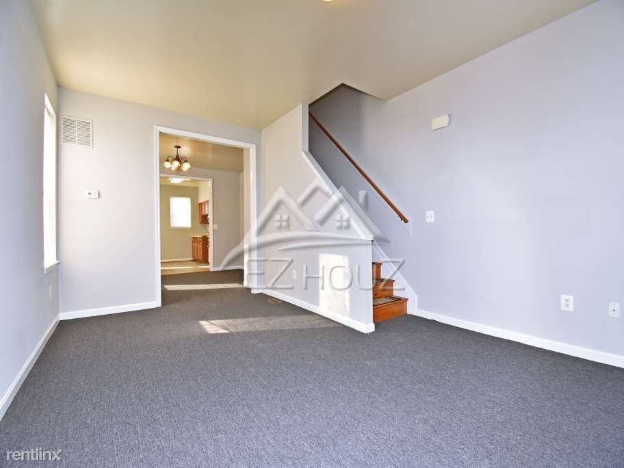 Primary Photo - 2739 E Monument St