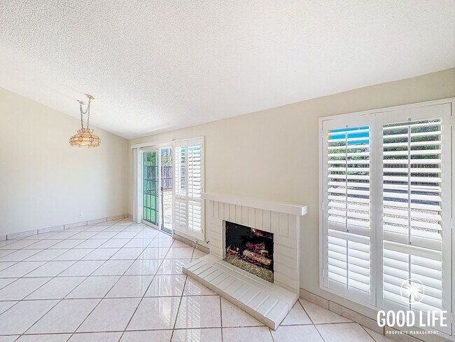 Building Photo - Spacious 3BD/2BA Home in Oceanside with Large Backyard, W/D & Attached 2-Car Garage