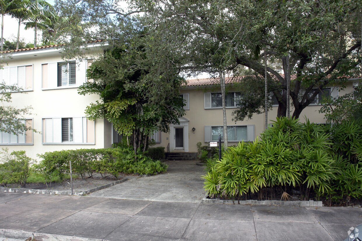 Foto del edificio - 737 Valencia Ave