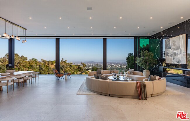 Foto del edificio - 9364 Beverlycrest Dr