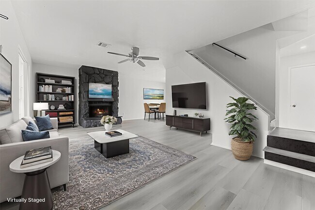 Building Photo - 15326 Peachmeadow Ln