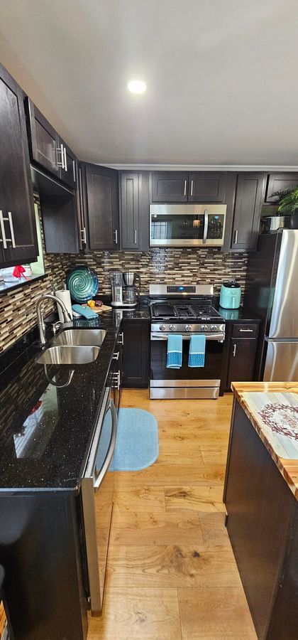 Building Photo - 2100 Cliftwood Ave