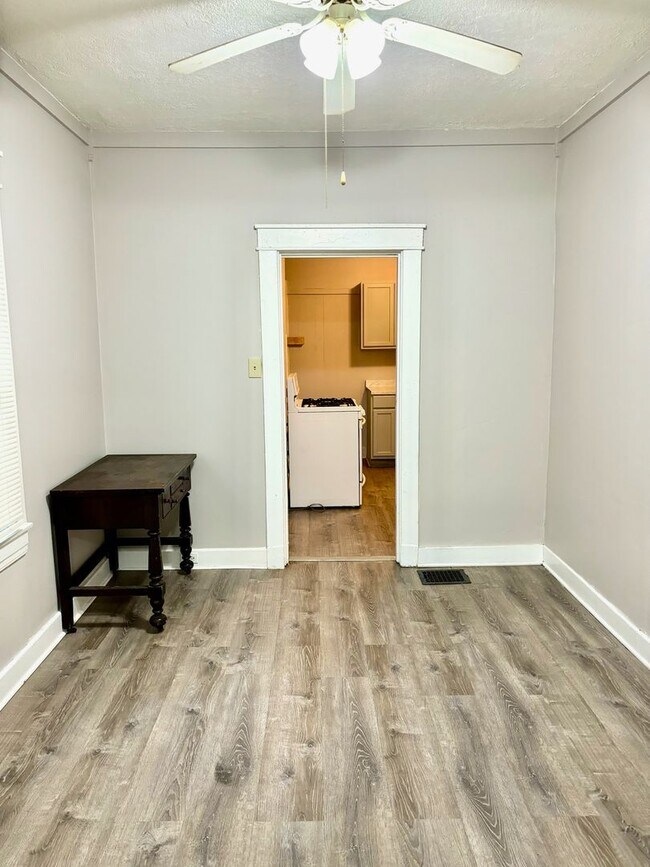 Building Photo - Updated home in West Louisville now availa...