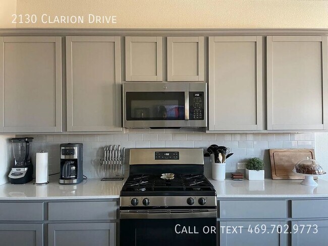 Building Photo - Stunning Home In the Master Planned Commun...