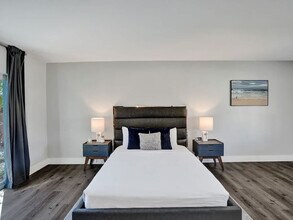 Building Photo - 3204 NE 9th St