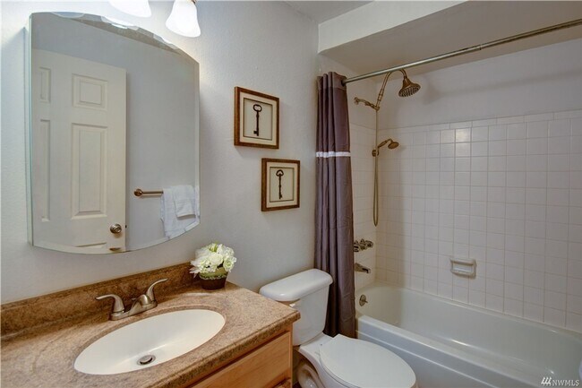 Foto del edificio - Waterfront 1 Bedroom Condo
