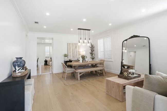 Building Photo - 24051 Via Cresta