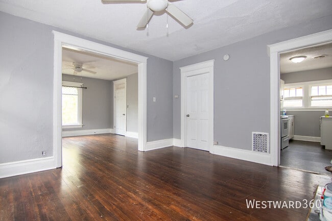 Building Photo - 216 N Hickory St