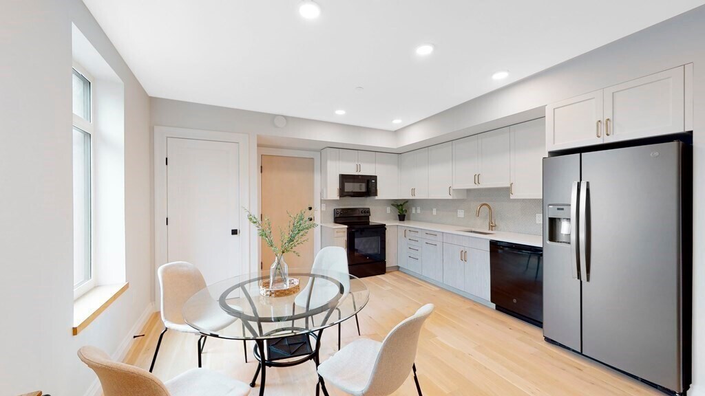 Kitchen - 63 Moreland St