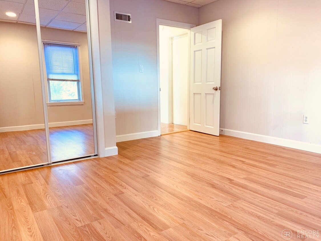 Building Photo - 105 Buttonwood St