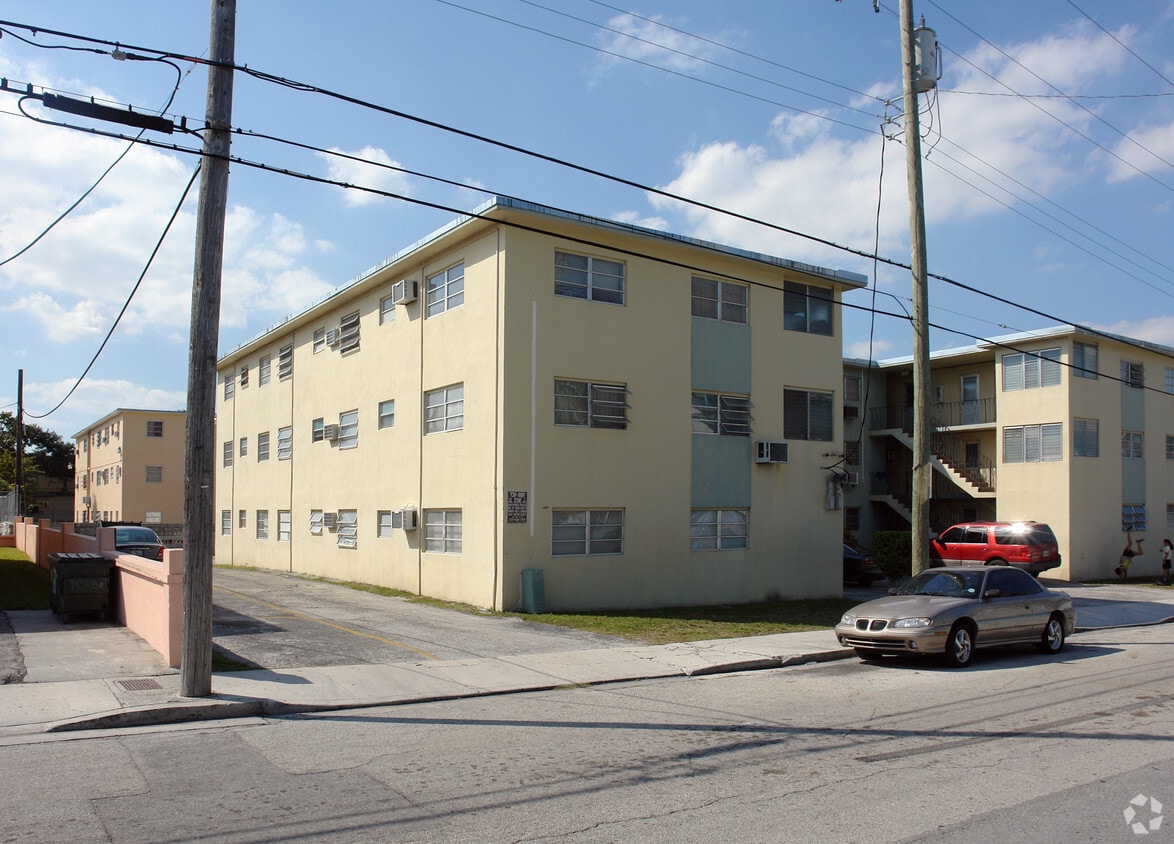 Primary Photo - 330 NW 16th Ave