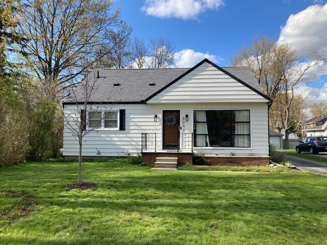 Building Photo - 3097 Lincolnview St